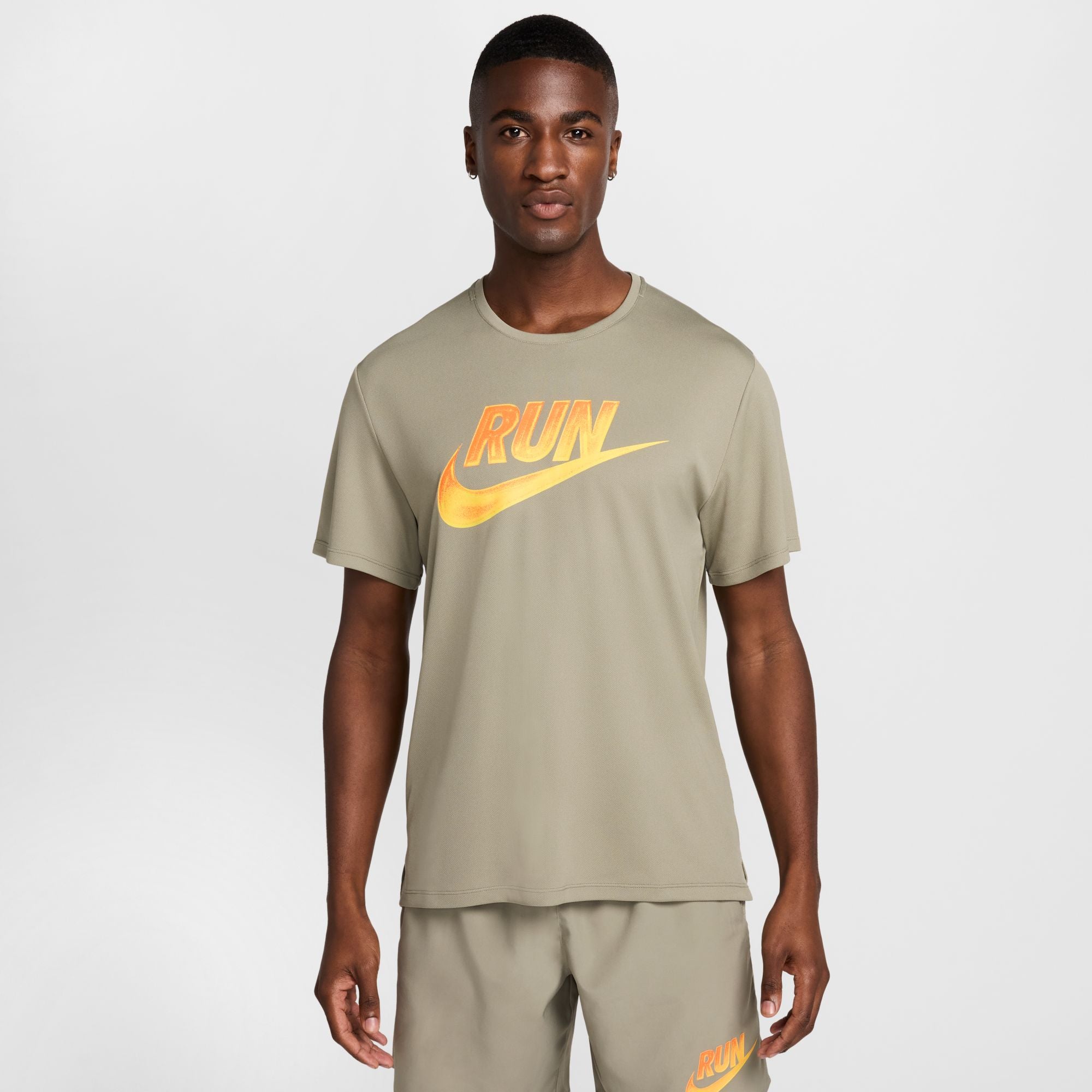 NIKE M NK RUN ENERGY MILER SS TOP HJ3564-320 T-SHIRT SHORT