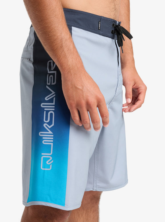 QUIKSILVER SURFSILK HOLMES EQYBS04893-SJE8 BOARDSHORT (M)