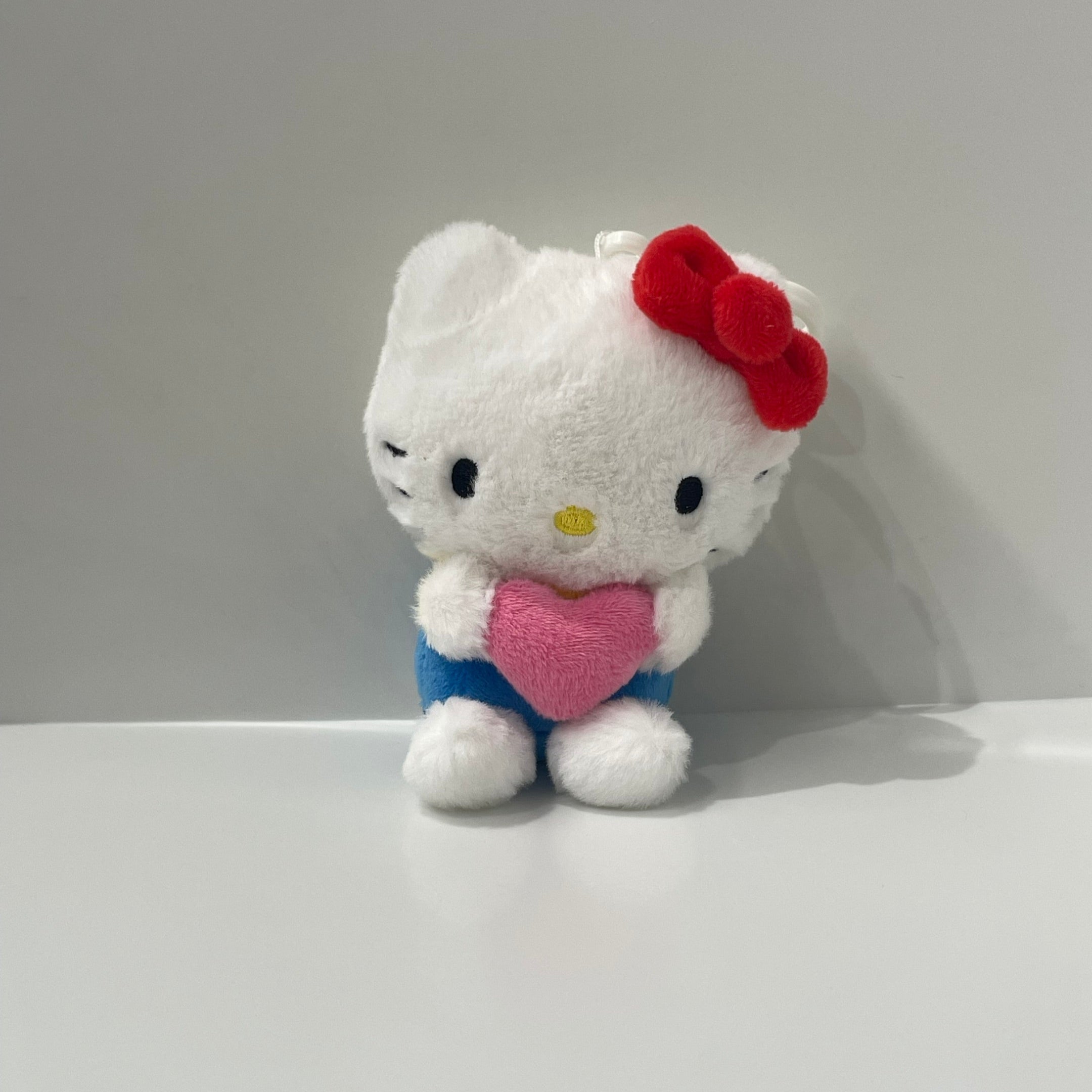 MINISO HELLO KITTY 4IN. HEART PENDANT 2019379310106 PLUSH PENDANT