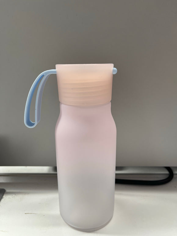 MINISO GRADIENT COLOR PLASTIC BOTTLE WITH STRAP 350ML ( PINK ) 2022749311108 PLASTIC WATER BOTTLE
