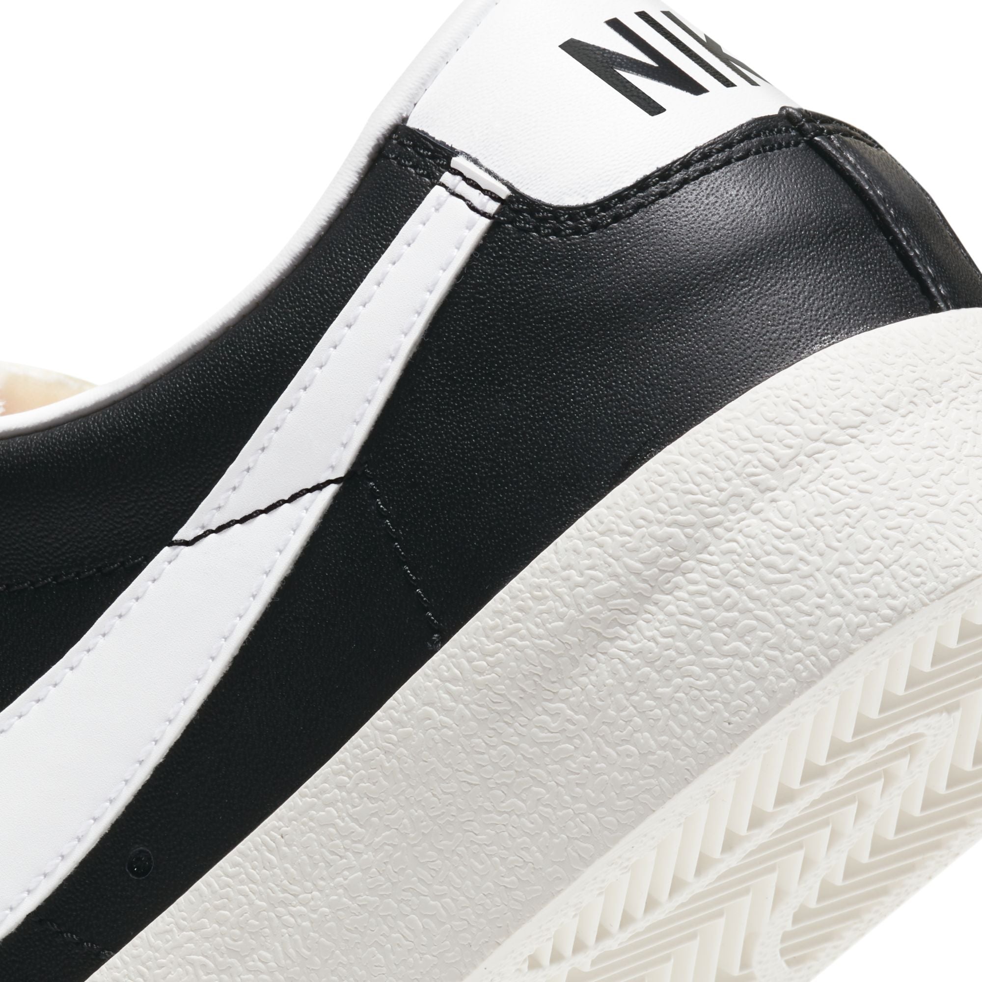 NIKE BLAZER LOW '77 VNTG DA6364-001 SNEAKER (M)
