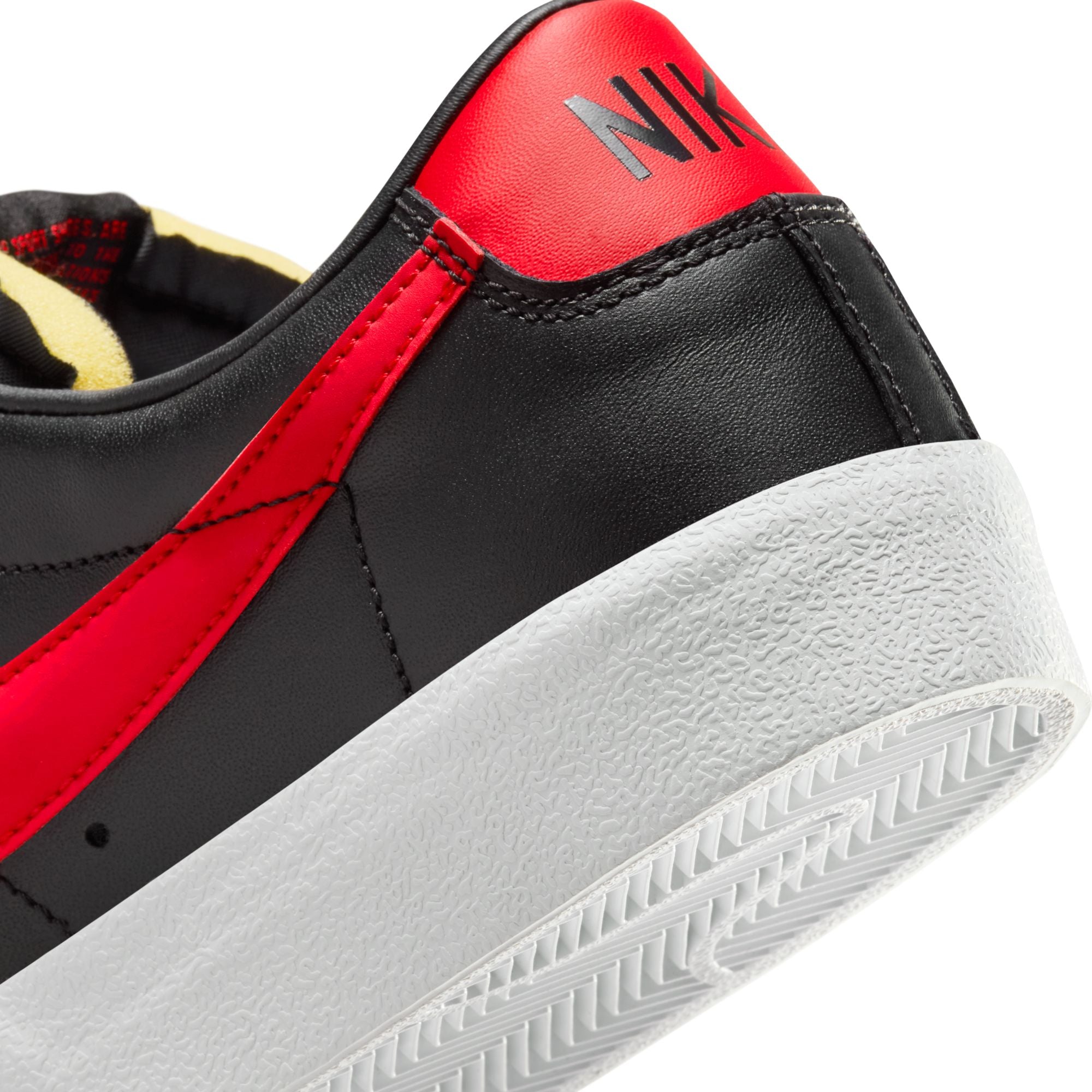 NIKE BLAZER LOW '77 VNTG DA6364-002 SNEAKER (M)