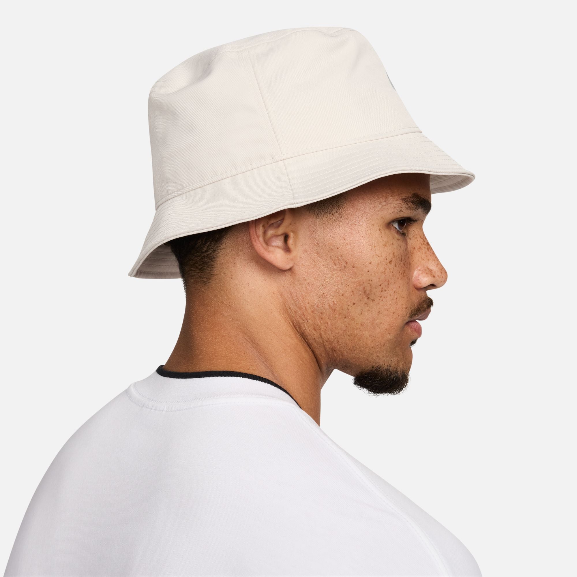 NIKE U APEX BUCKET SQ SWSH L FB5382-104 HAT (U)