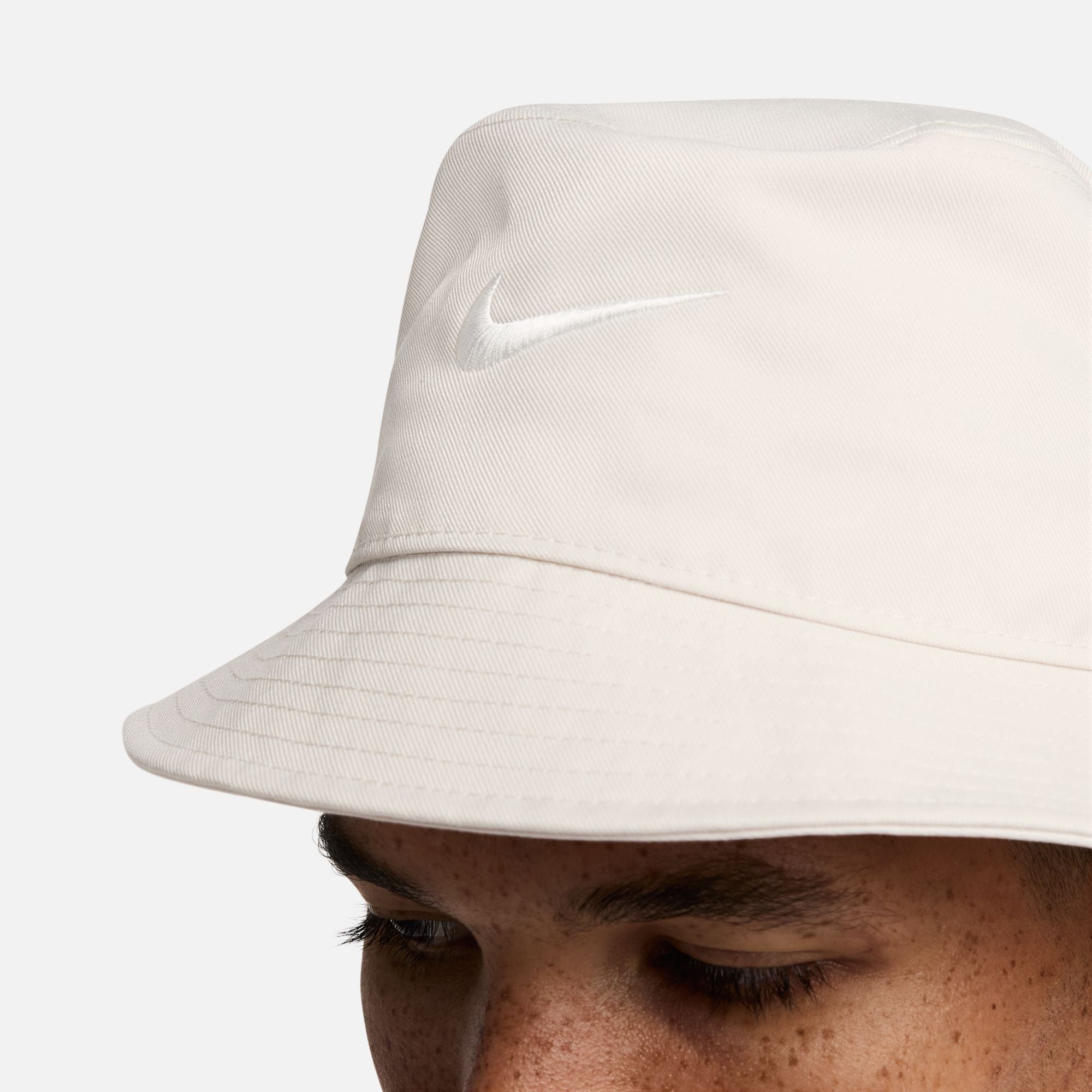 NIKE U APEX BUCKET SQ SWSH L FB5382-104 HAT (U)