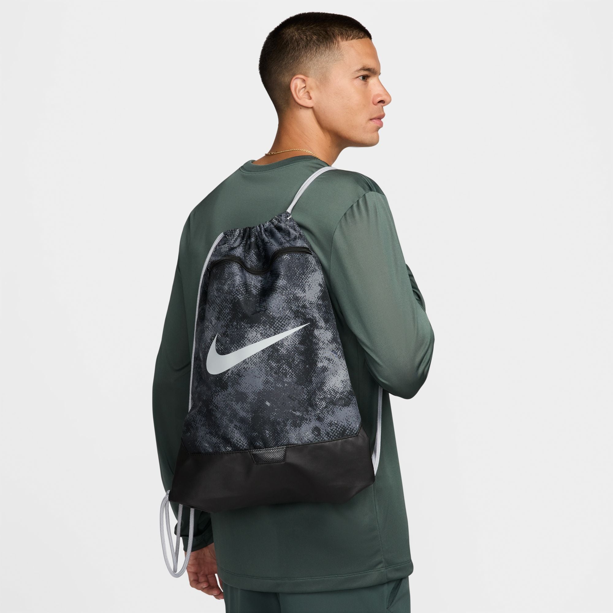 NIKE NK BRSLA DRWSTG 9.5 CAMO AOP FZ2613-068 GYM BAG (U)