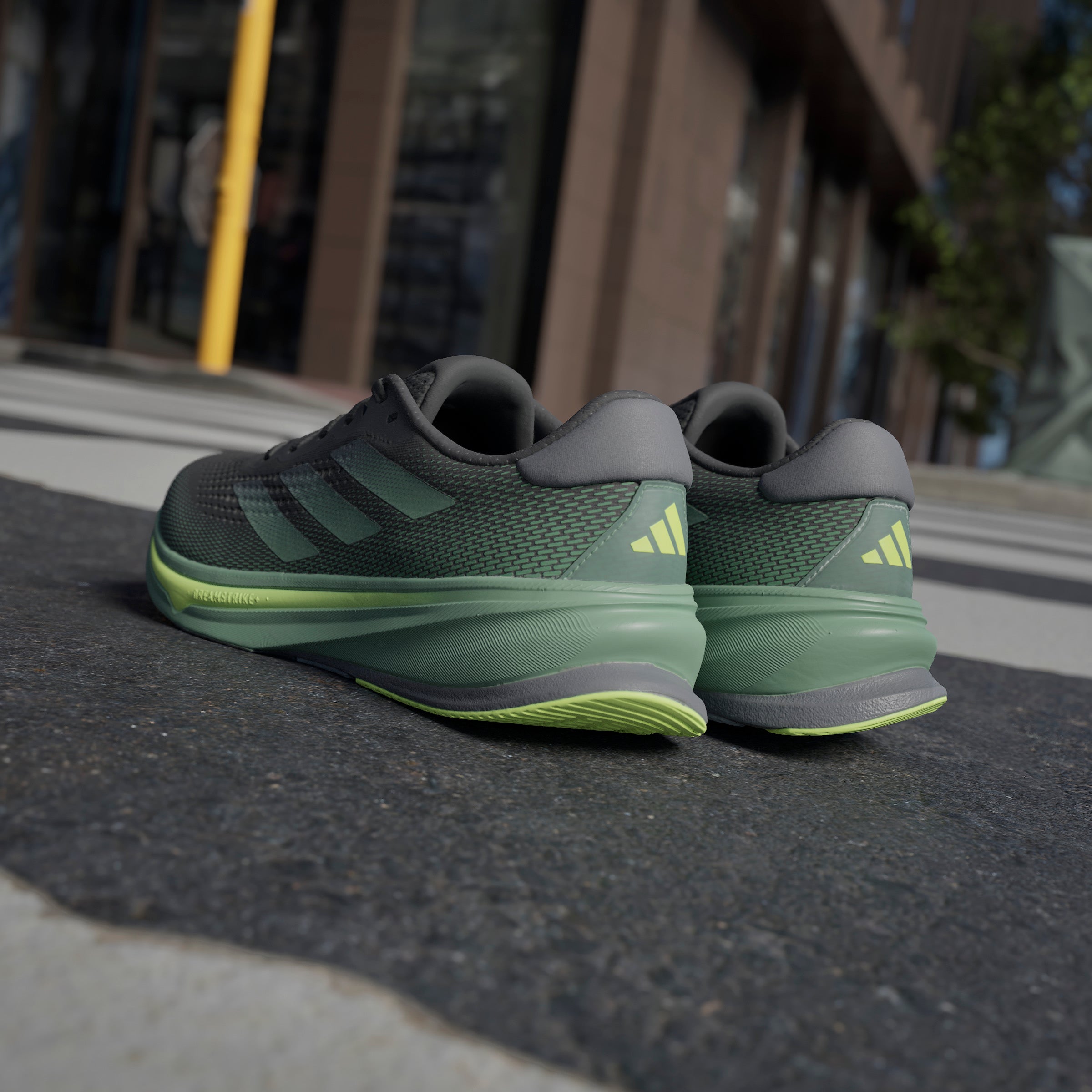 ウォーキング・ランニングウェア adidas SUPERNOVA RISE M WIDE Amazon.co.jp: adidas(アディダス) SUPERNOVA RISE M WIDE コア