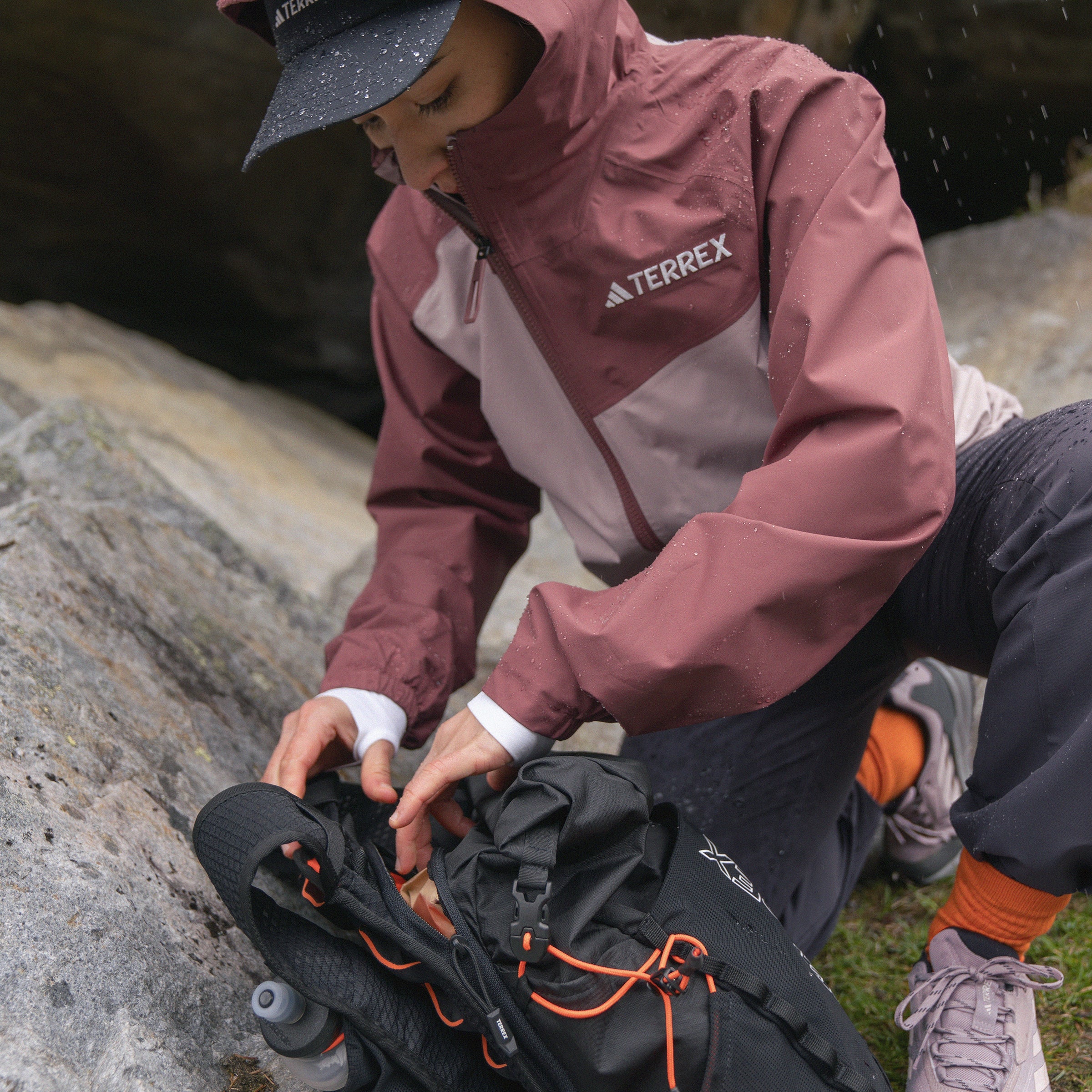 ADIDAS W MT 2L RAIN JK JG8892 RAIN JACKET (U)