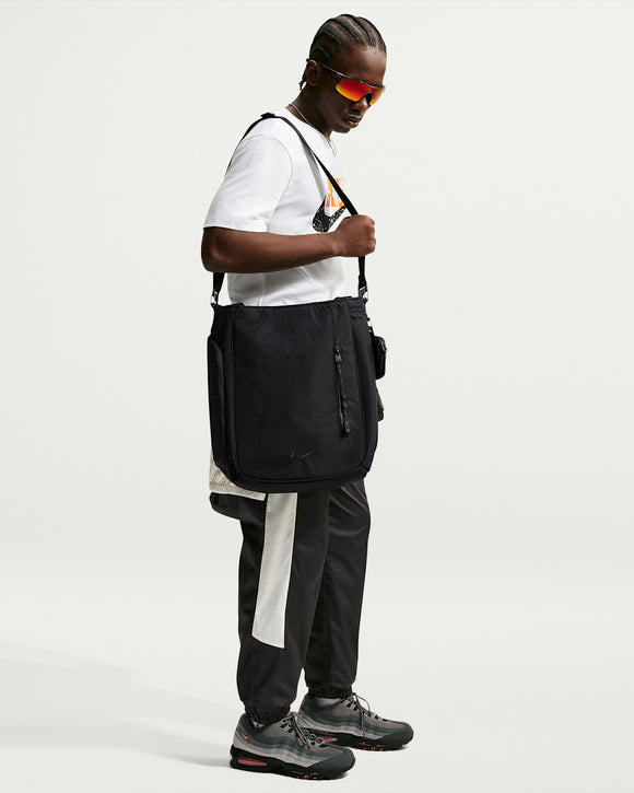 NIKE NK NSW COMMUTE TOTE FZ6130-011 BACKPACK (U)