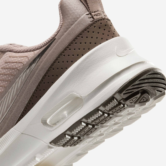 NIKE W NIKE AIR MAX NUAXIS HF1233-200 SNEAKER (W)