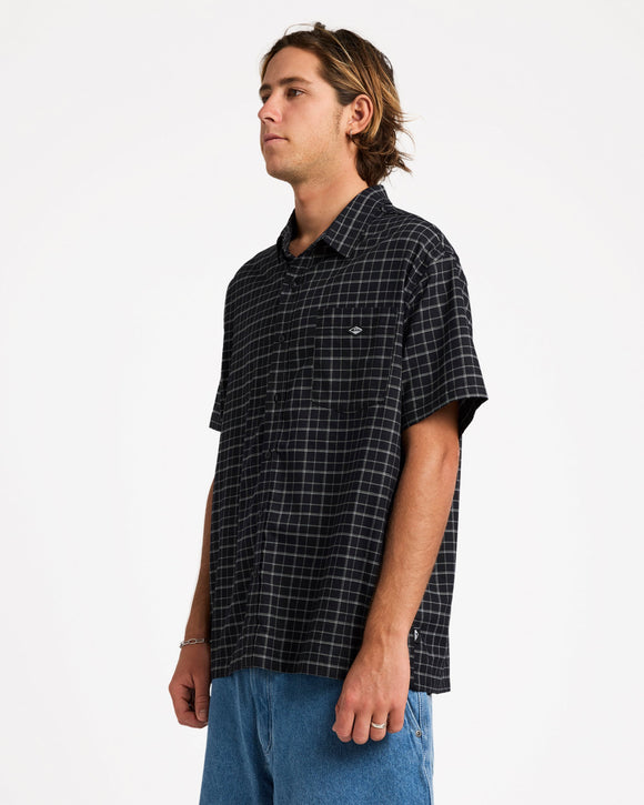 QUIKSILVER LIQUID WOVEN UQYWT03114-KVJ0 SHIRT SHORT SLEEVE (M)