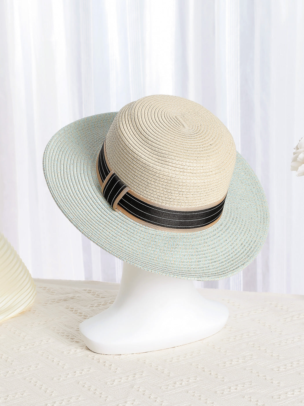 MINISO BRITISH STYLE BICOLOR STRAW HAT WITH FLAT TOP ( BLUE ) 2010116812105 FASHIONABLE HAT