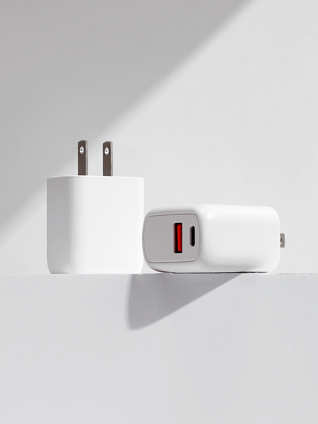 MINISO 20W PD+QC FAST CHARGE CHARGER WITH USB+TYPE-C PORTS MODEL: RWD020C-USR 2010515610104 CHARGER