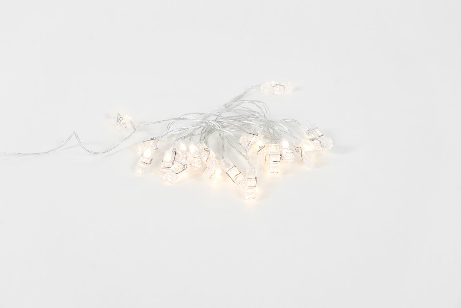 MINISO TRANSPARENT CLIPS LED STRING LIGHTS WITH 15 BULBS 2012495510108 STRING LIGHT