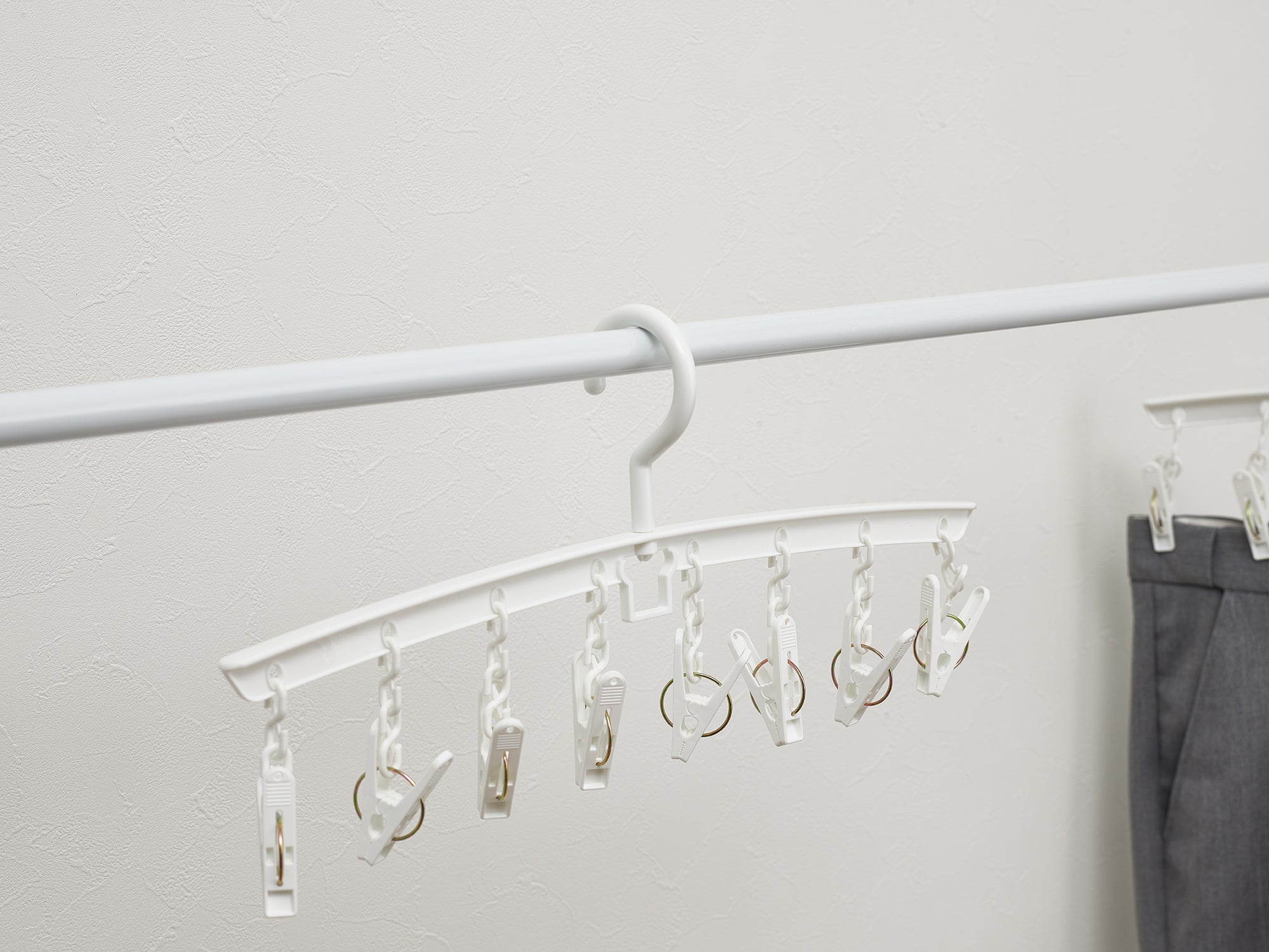 MINISO CLOTHES HANGER WITH 8 CLIPS 2011480710103 CLOTHES HANGERS