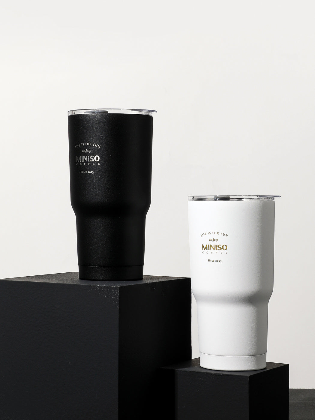 MINISO CLASSIC BLACK & WHITE SERIES-STEEL BOTTLE 580ML, BLACK 2009942810102 STEEL CUP